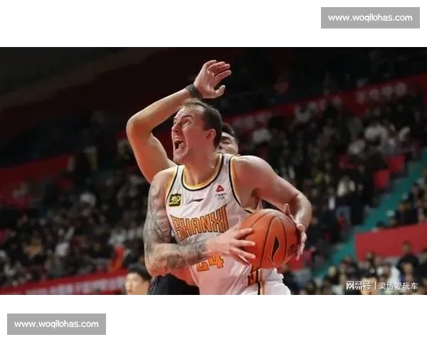 凌晨抵乌!新疆新援纳托尔到队,后卫线补短板进入倒计时 凌晨抵乌!新疆新援纳托尔到队,后卫线补短板进入倒计时