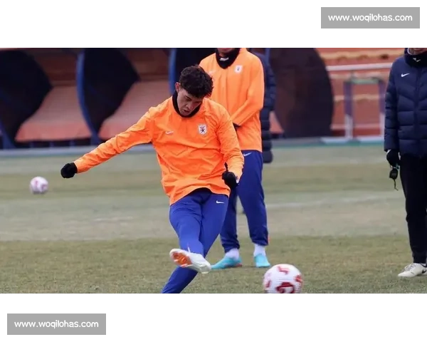 李小恒中超初体验：港队兄弟暖心遇，泰山平台引心动