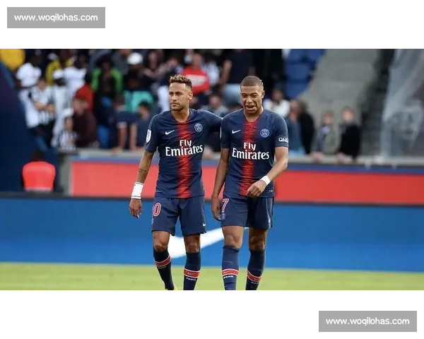 国家德比温情瞬间:佩德里与维尼修斯的对抗与尊重 国家德比温情瞬间:佩德里与维尼修斯的对抗与尊重